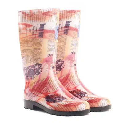 Чоботи гумові жіночі Газета рожева